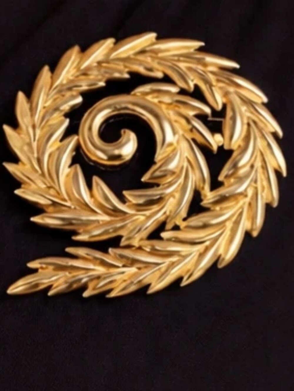 Vtg Monet Gold Tone Leaf Spiral Brooch